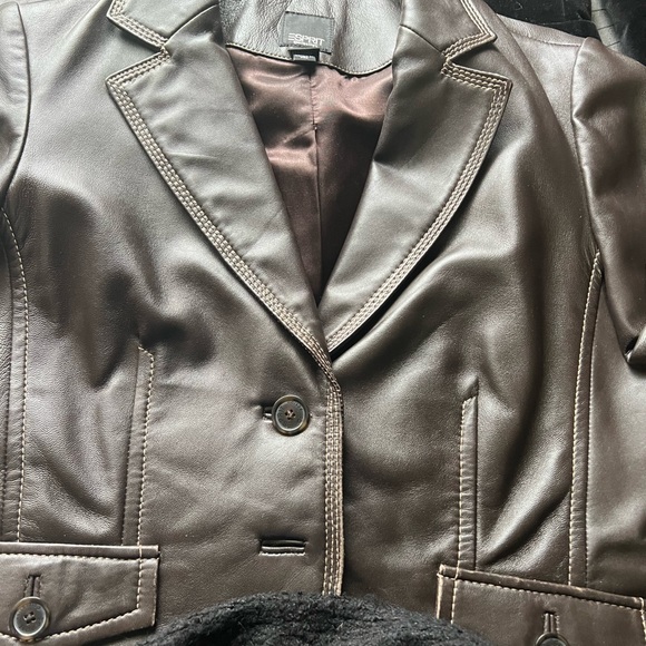 Size 8 items. Jackets $50 dresses and skirts $30. Each item is sold separately - Picture 8 of 16